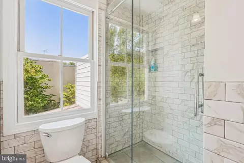 Bath - 927 G St SE, Washington, DC 20003 photo 1 of 2