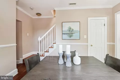 Dining - 927 G St SE, Washington, DC 20003 photo 6 of 6