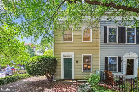Exterior - 927 G St SE, Washington, DC 20003 photo 2 of 6
