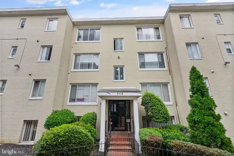 713 Brandywine St SE #303, Washington, DC 20032