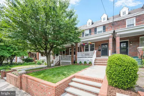 2220 38th St NW, Washington, DC 20007