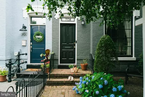 708 9th St SE, Washington, DC 20003