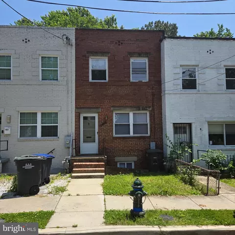 1352 Dexter Ter SE, Washington, DC 20020