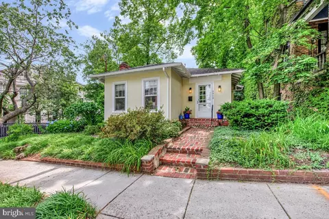 3419 30th St NW, Washington, DC 20008