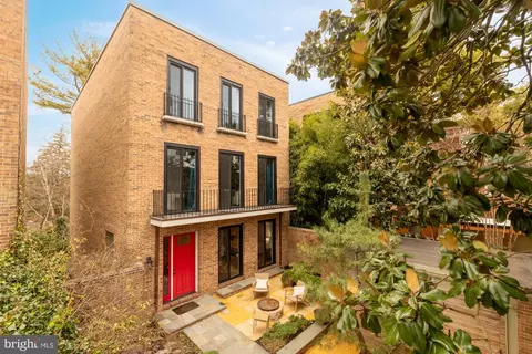 3541 Ordway St NW, Washington, DC 20016