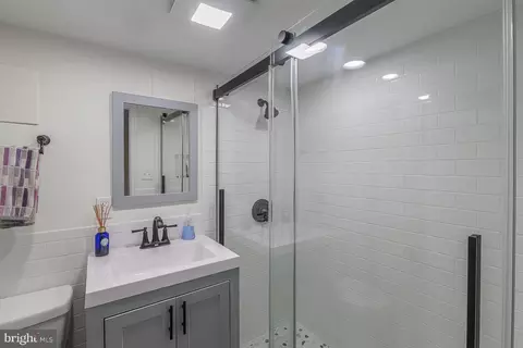 Bath - 1415 Ames Pl NE, Washington, DC 20002 photo 5 of 5