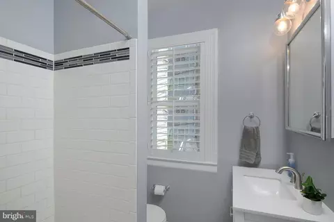 Bath - 1415 Ames Pl NE, Washington, DC 20002 photo 4 of 5