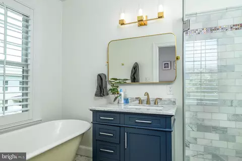 Bath - 1415 Ames Pl NE, Washington, DC 20002 photo 3 of 5