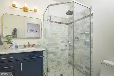 Bath - 1415 Ames Pl NE, Washington, DC 20002 photo 2 of 5