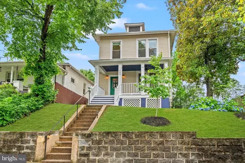 2233 R St SE, Washington, DC 20020