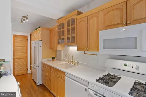Kitchen - 2009 37th St NW, Washington, DC 20007 photo 3 of 4