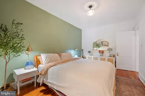 Bedroom - 2009 37th St NW, Washington, DC 20007 photo 2 of 6