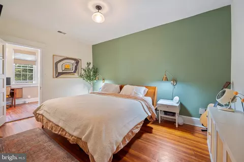 Bedroom - 2009 37th St NW, Washington, DC 20007 photo 1 of 6
