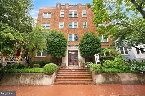 317 10th St NE #13, Washington, DC 20002 photo 2