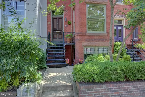 244 8th St SE, Washington, DC 20003 photo 2