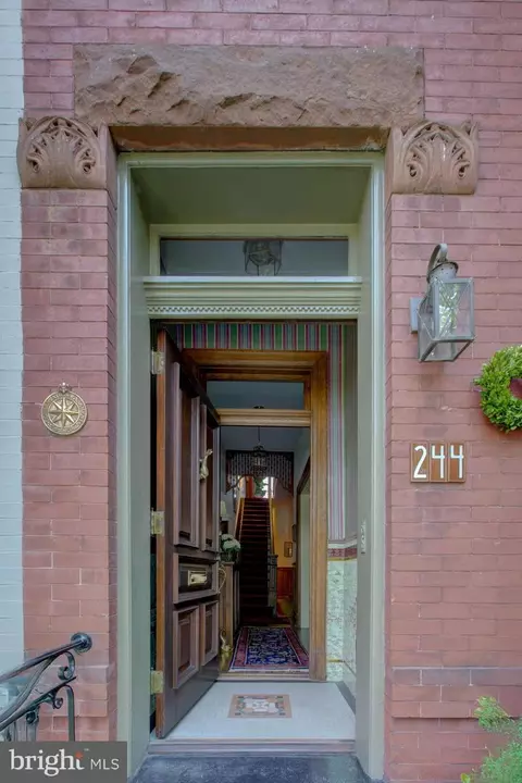 244 8th St SE, Washington, DC 20003 photo 3