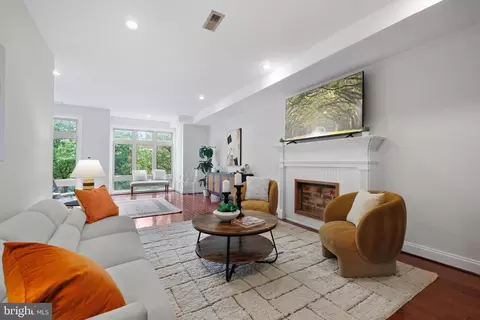 Living - 509 M St NE #4, Washington, DC 20002 photo 1 of 2
