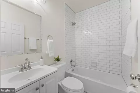 Bath - 1019 4th St NE #A, Washington, DC 20002 photo 3 of 3