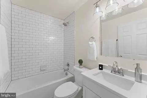 Bath - 1019 4th St NE #A, Washington, DC 20002 photo 1 of 3
