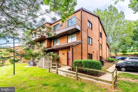 3460 Summit Ct NE #3460, Washington, DC 20018