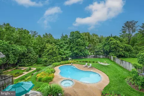 3917 Fessenden St NW, Washington, DC 20016
