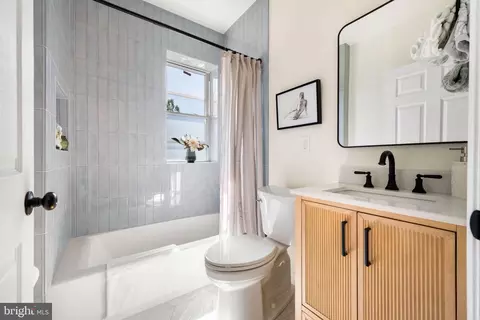 Bath - 234 V St NE, Washington, DC 20002 photo 1 of 3