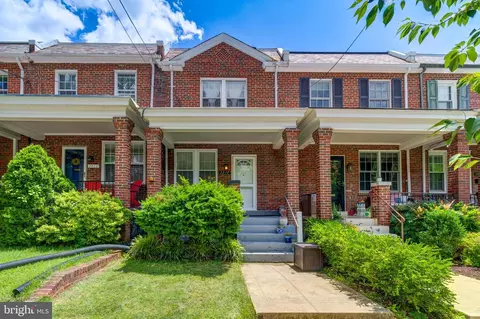 2217 39th Pl NW, Washington, DC 20007
