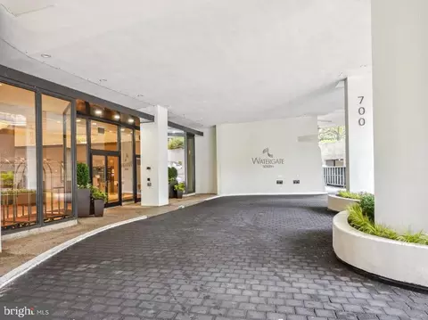 700 New Hampshire Ave NW #116, Washington, DC 20037