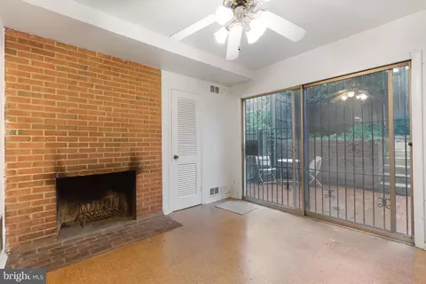Living - 542 7th St SE, Washington, DC 20003 photo 3 of 7