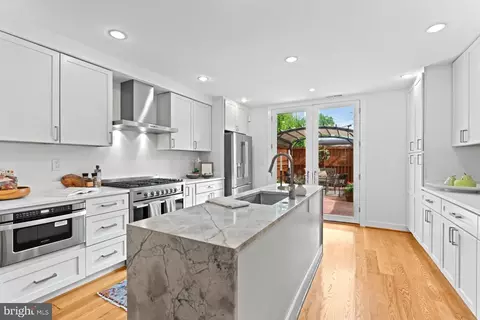 320 A St NE, Washington, DC 20002 photo 3
