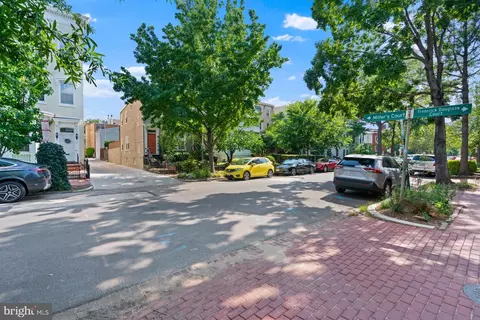 320 A St NE, Washington, DC 20002 photo 33