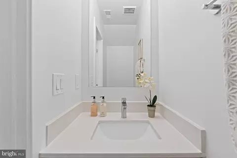 320 A St NE, Washington, DC 20002 photo 12