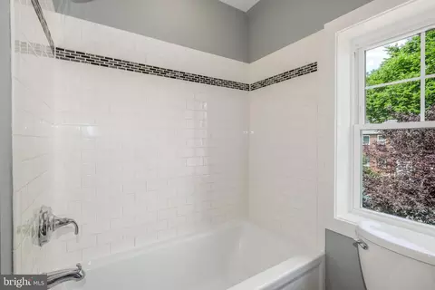 323 18th Pl NE, Washington, DC 20002 photo 16