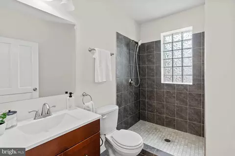 745 Gresham Pl NW, Washington, DC 20001 photo 21