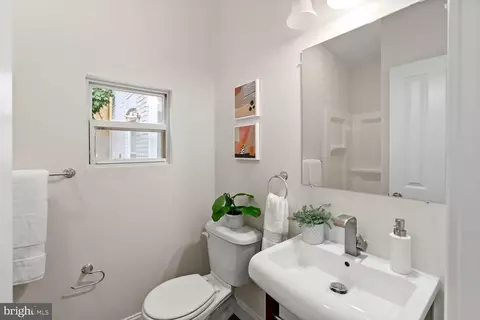 745 Gresham Pl NW, Washington, DC 20001 photo 17