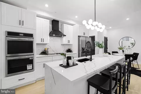 616 NW Kenyon St NW #3, Washington, DC 20010