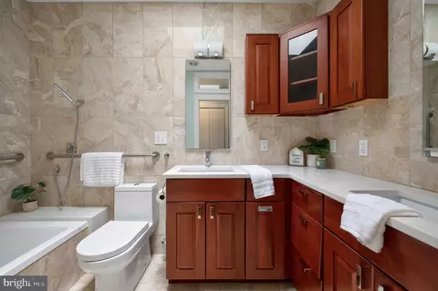 Bath - 21 7th St NE, Washington, DC 20002 photo 3 of 8
