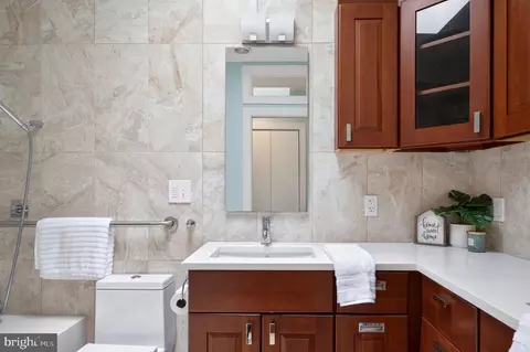 Bath - 21 7th St NE, Washington, DC 20002 photo 2 of 8