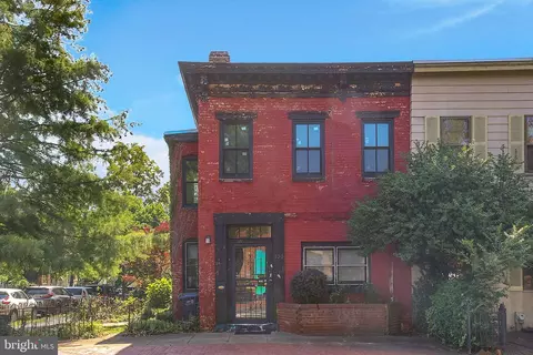 Exterior - 100 6th St SE, Washington, DC 20003 photo 3 of 4