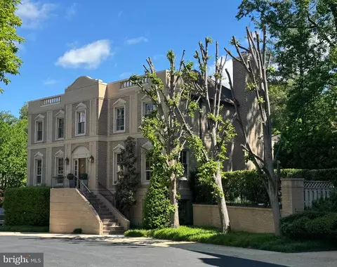 4718 Foxhall Cres NW, Washington, DC 20007