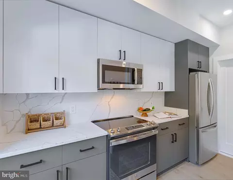 2209 M St NE #3, Washington, DC 20002