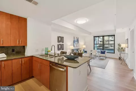 910 M St NW #202, Washington, DC 20001