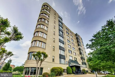 1 Scott Cir NW #305, Washington, DC 20036