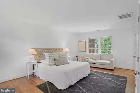 4425 Macarthur Blvd NW, Washington, DC 20007 photo 9