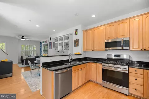Kitchen - 1215 V St NW, Washington, DC 20009 photo 3 of 4