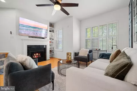 Living - 1215 V St NW, Washington, DC 20009 photo 1 of 2