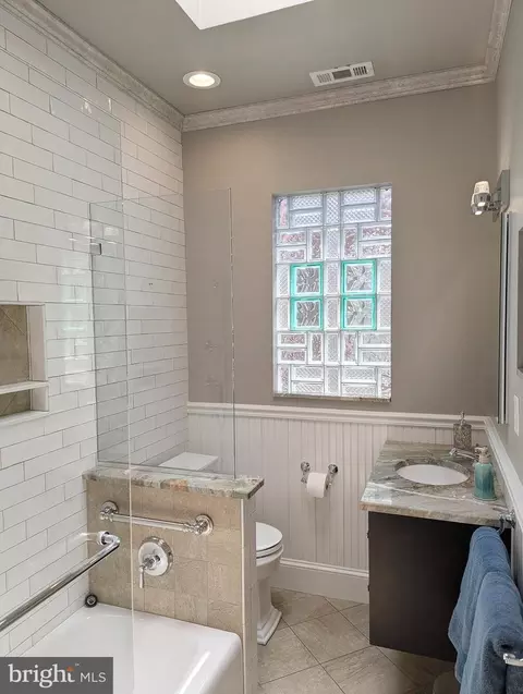 241 12th St SE, Washington, DC 20003 photo 33
