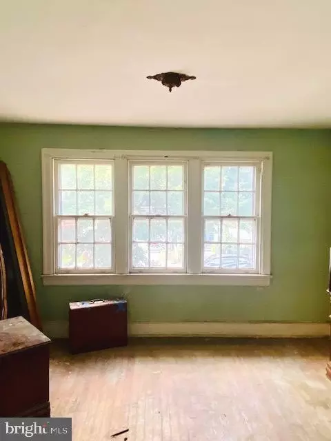 1733 L St NE, Washington, DC 20002