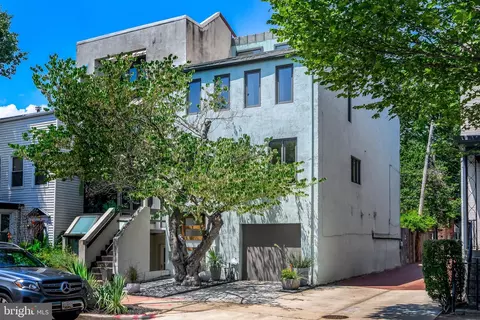910 Independence Ave SE, Washington, DC 20003 photo 1