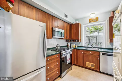 925 G St SE, Washington, DC 20003 photo 11